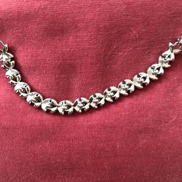 Womans Link Bracelet, Costume Jewelry - Picture 2 of 3